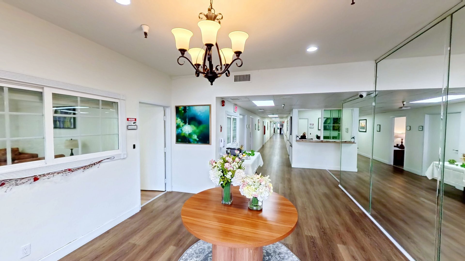 Hollywood Royale Garden Assisted Living photo 1 of 4
